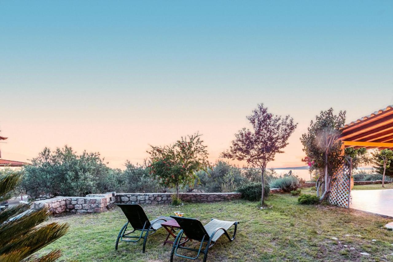 Apartamento Lavender Garden Retreat - Secluded Seaside Getaway Kotronion  Exterior foto